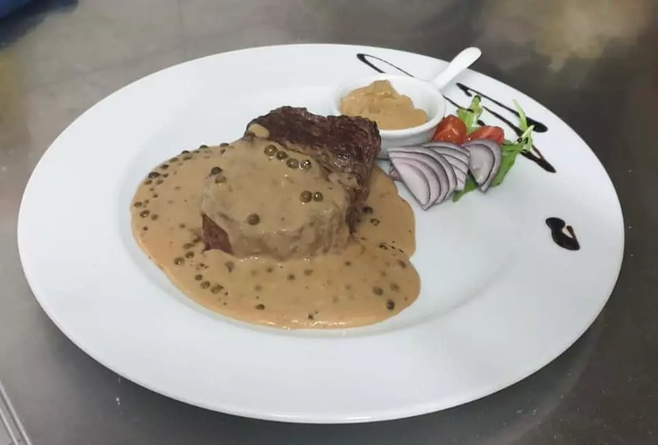 Jela ispod peke, teletina, janjetina ispod peke Zagreb, Hrvatska