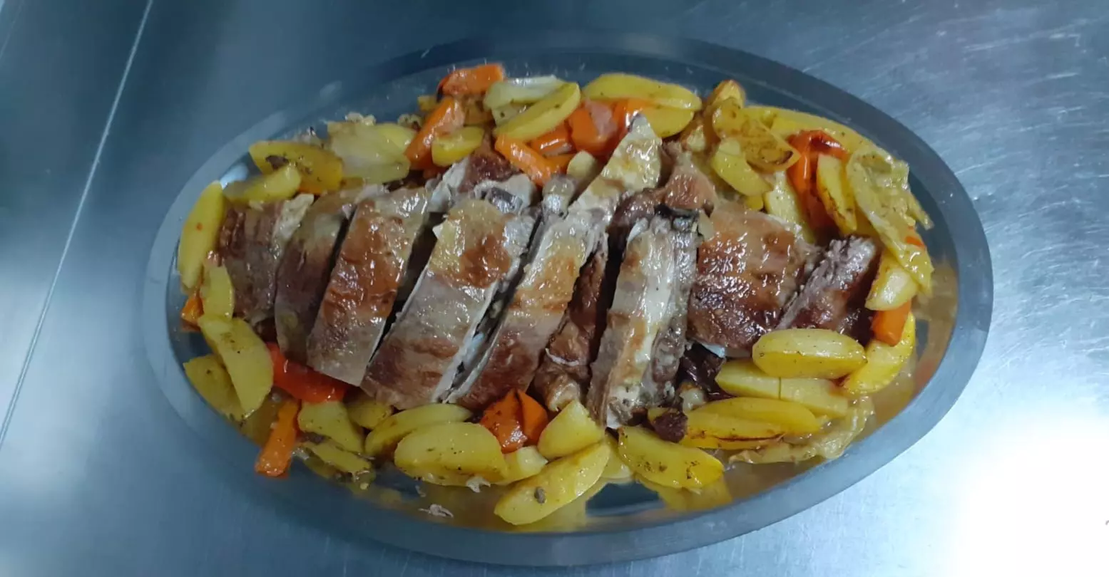 Janjetina i odojak s ražnja Odojak i janjetina s ražnja Zagreb, Hrvatska